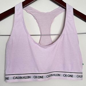 m calvin klein unlined bralette
thin material & stretchy